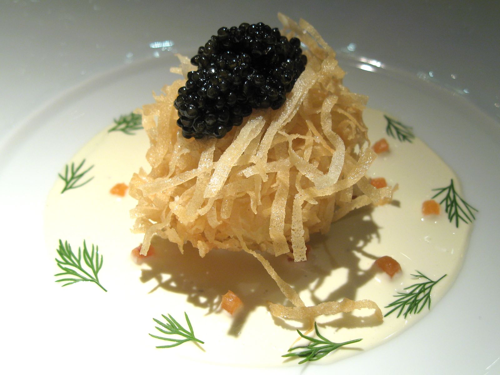 latelier-de-joel-robuchon-paris-loeuf-friand-au-caviar-oscietre-diran